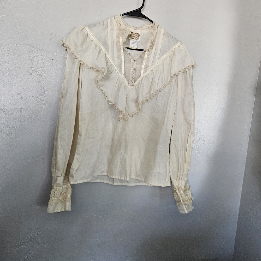 Jessica's Gunnies Vintage Women's 11 Elegant Cream Lace Trim Blouse Ruffle Lace